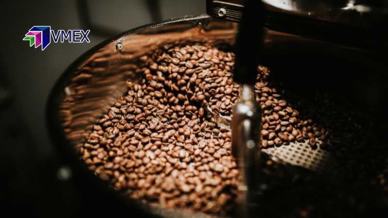 Giá cà phê arabica tiếp tục kỷ lục mới, dầu, vàng giảm, gạo Việt Nam thấp nhất 29 tháng